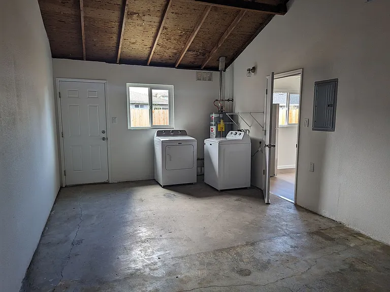 20913 Royal Ave — Photo 9