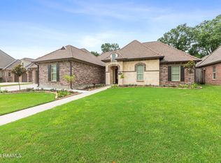 402 Dunnottar Pl, Lafayette, LA 70503