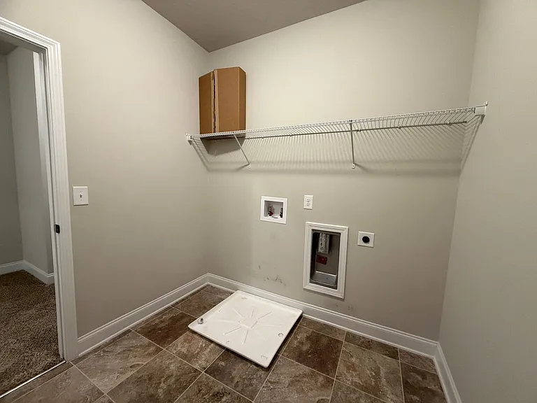1008 Swan Ct — Photo 13