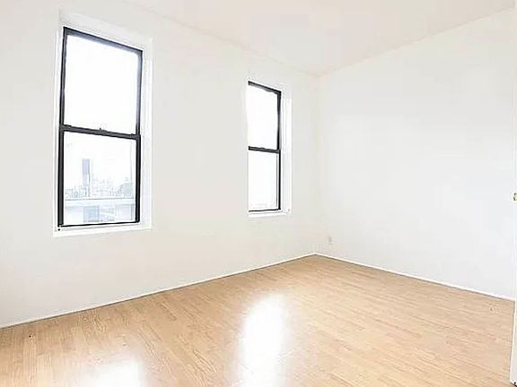 2nd image of 154 Grand St APT 11