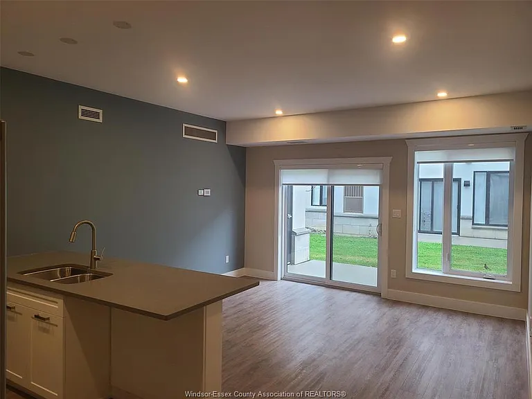 550 Sandison St #35 — Photo 5