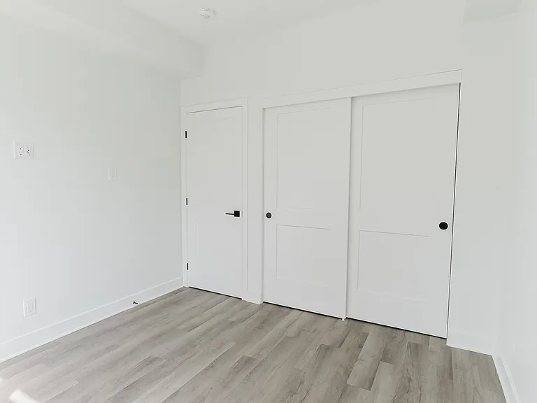 845 Champlain St — Photo 36