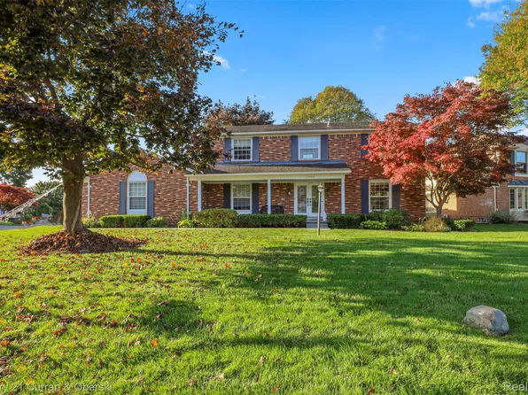 15562 N Royal Doulton Blvd, Clinton Township, MI 48038
