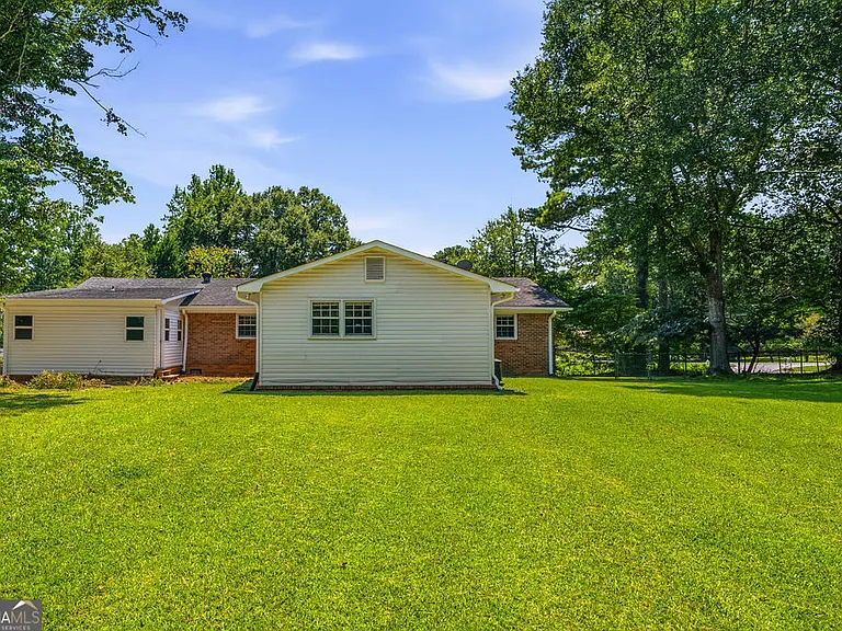3940 Hubert Dr — Photo 33