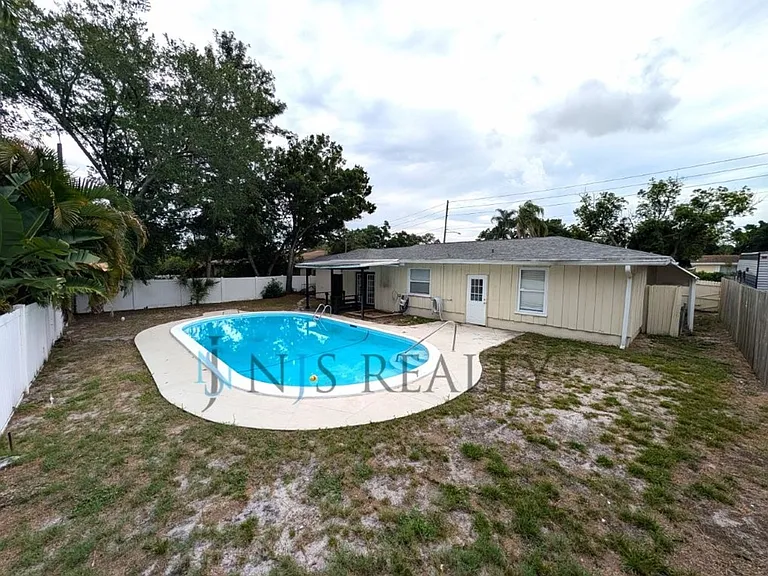 1342 Belleair Rd — Photo 3