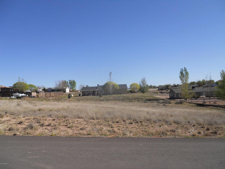 2nd image of 200 Lobo Ln