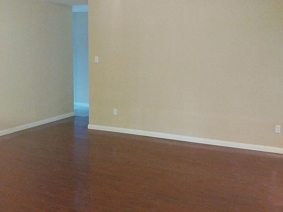 Spacious family-room with vaulted ceiling