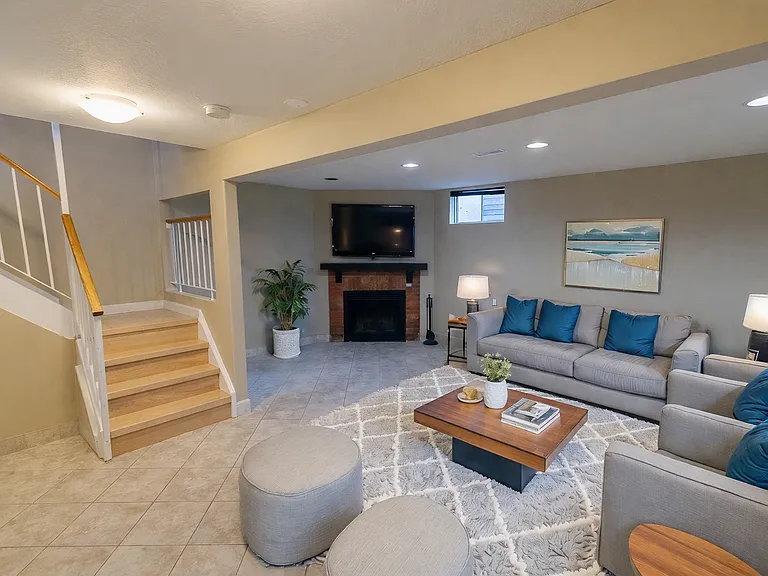 7591 Scholfield Rd — Photo 30