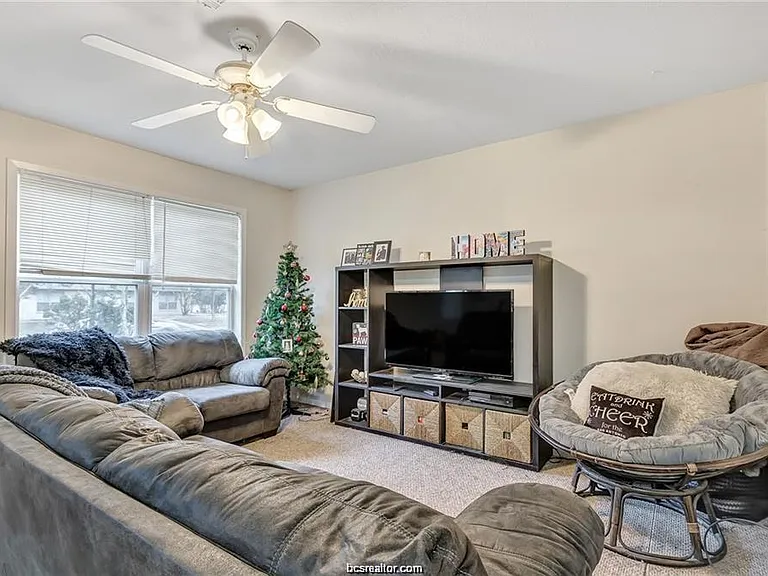 703 Wellesley Ct #A — Photo 3