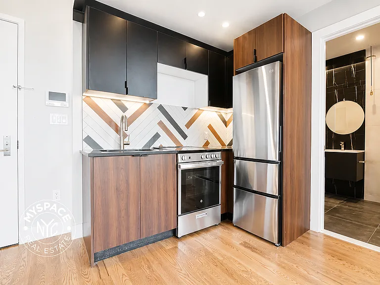 680 E 21st St #6CC — Photo 4
