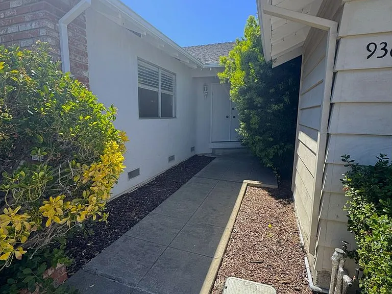 936 Constitution Dr — Photo 2