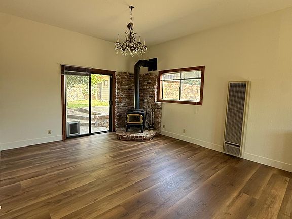 4th image of 2295 S Crest Ave