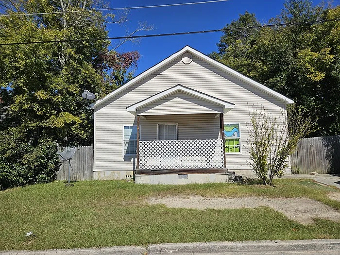 684 Mitchell St — Photo 1