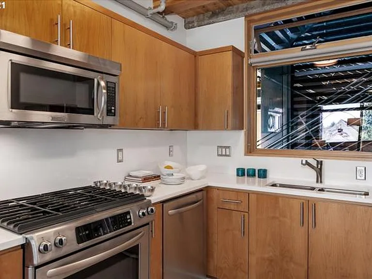 4216 N Mississippi Ave #208 — Photo 6