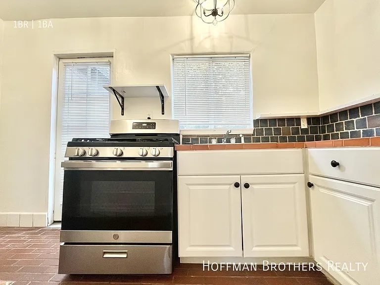 407 S Coronado St #1 — Photo 3