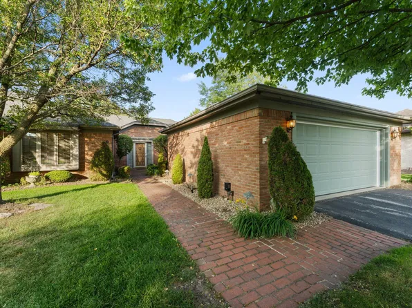 47 Glen Eagles Dr, Schererville, IN 46375