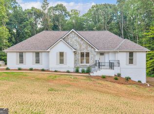 150 Indian Bluff Dr, Sharpsburg, GA 30277