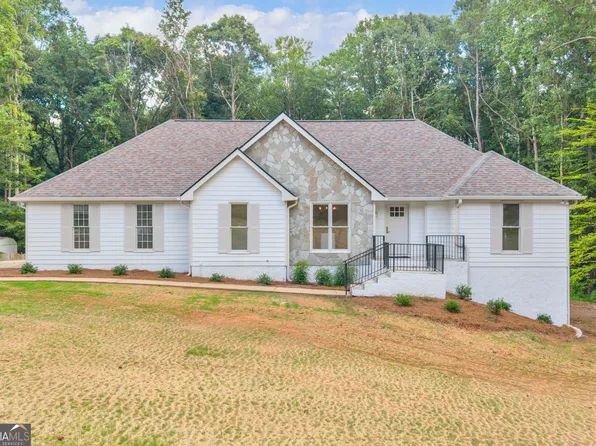 150 Indian Bluff Dr, Sharpsburg, GA 30277