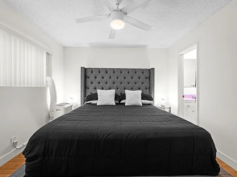 801 E 1st St #1 — Photo 18