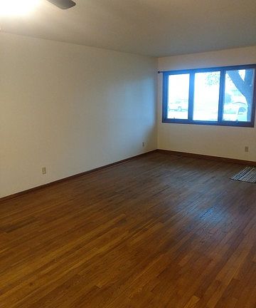 3rd image of 815 Roosevelt Ct