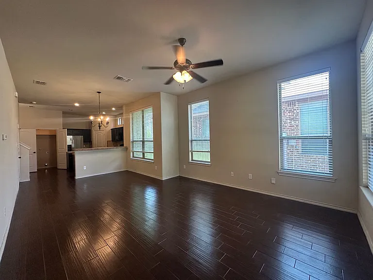 160 Creekside Villa Dr — Photo 3