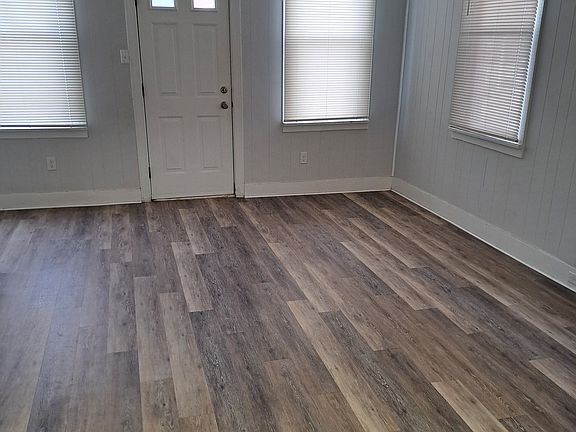 Living Room
14'4 x 13'10