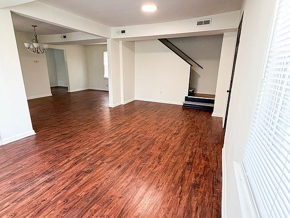 2nd image of 607 Moorman Ave NW