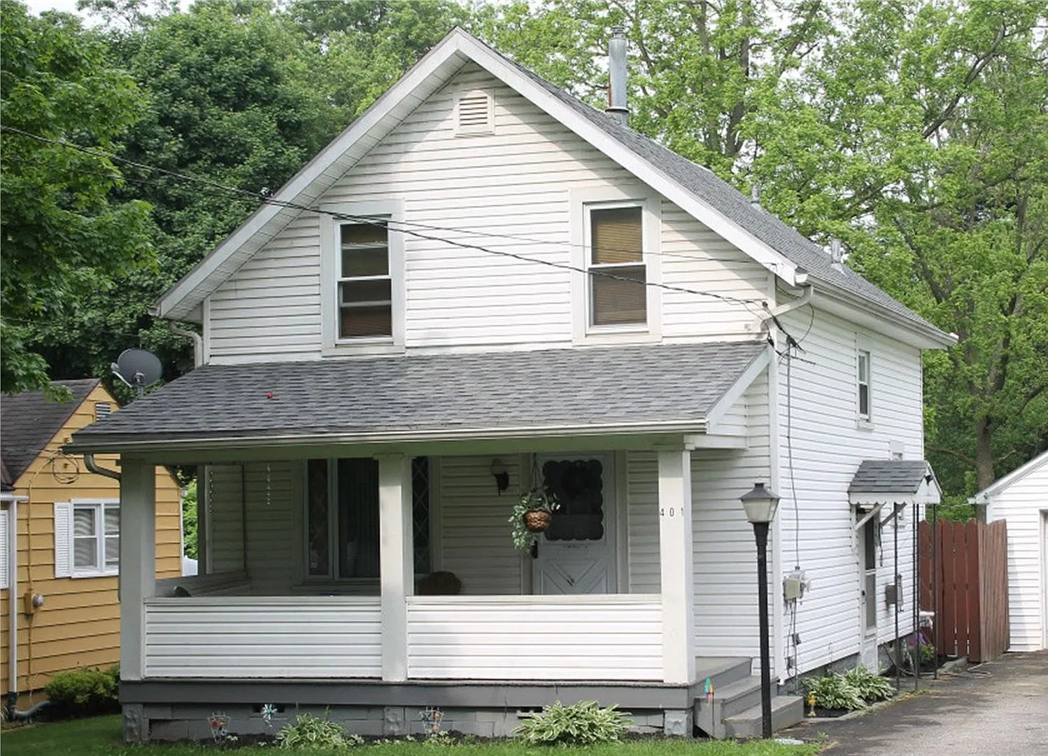 Recently Updated 2 Bedroom House Ready for Move In! — Photo 3