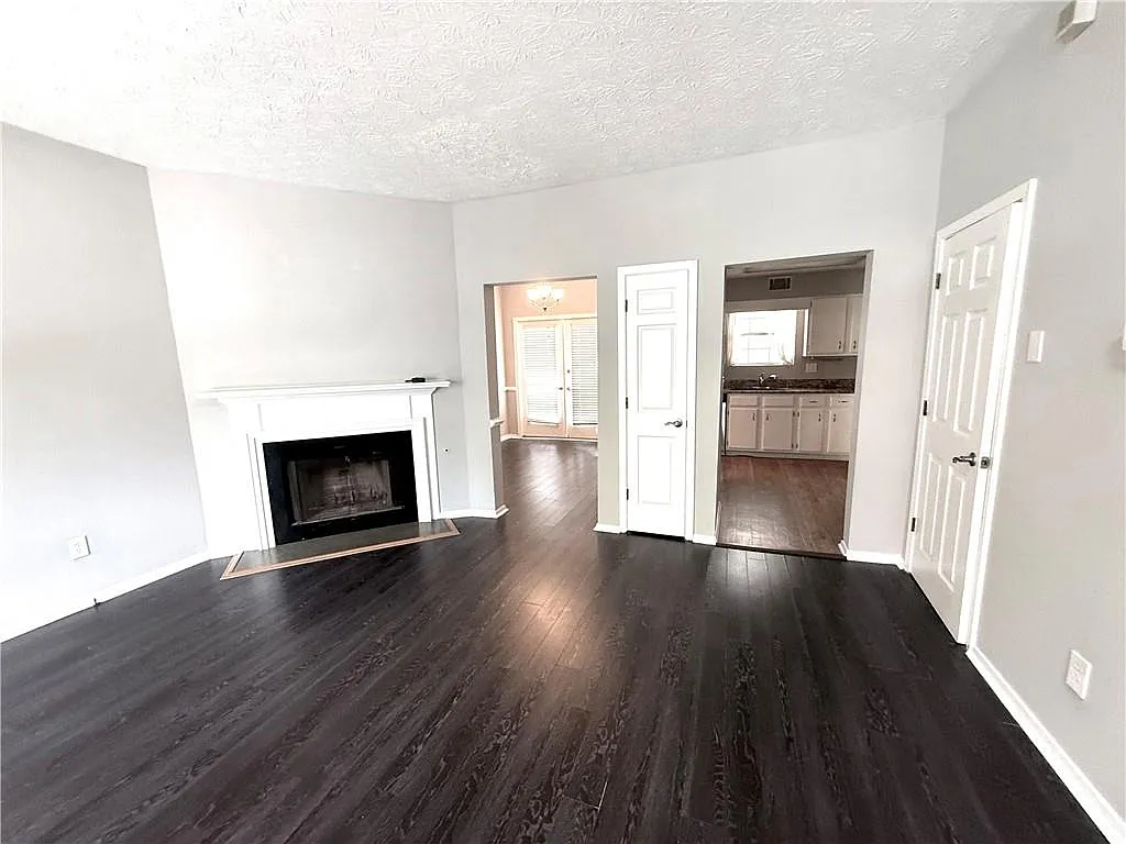 2 bed, 2.0 bath, 1652 sqft, $2,100 — Photo 2