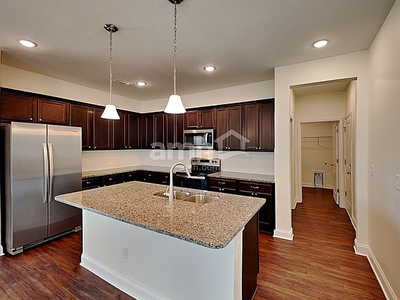 5th image of 352 Banyan Forest Dr