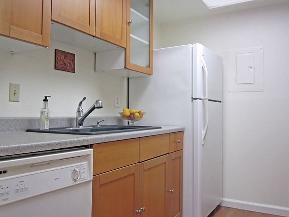 3rd image of 14665 Ne 34th St #B-23