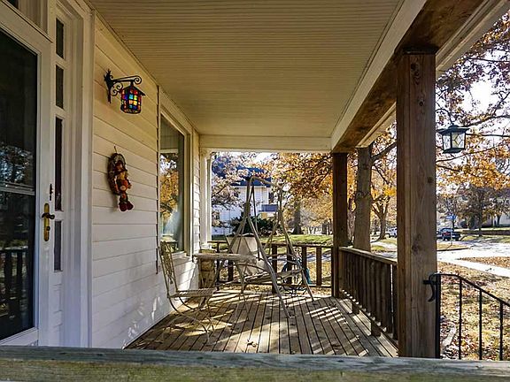 5th image of 802 Iowa Ave