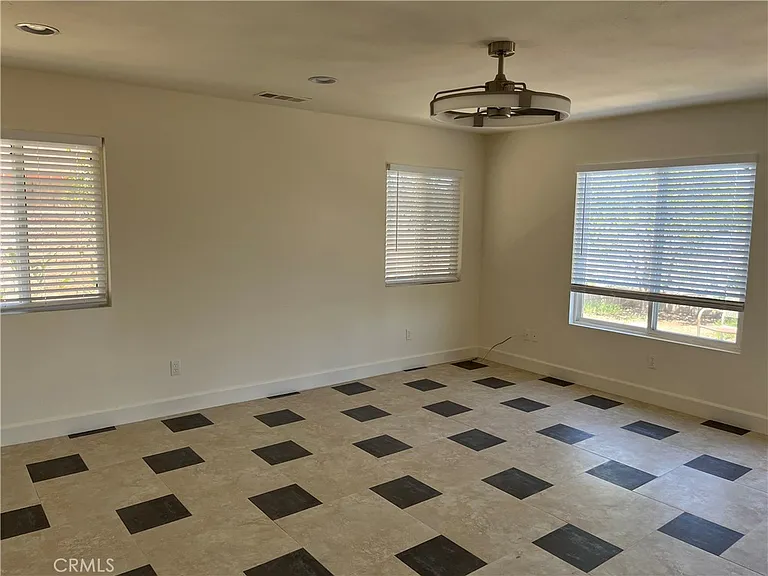 320 Woodruff Dr — Photo 3