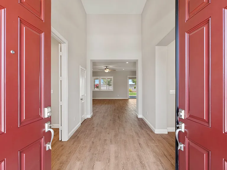 Laverett Way — Photo 3