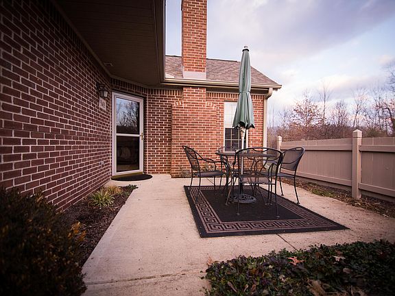 3rd image of 5415 Meadowood Ln