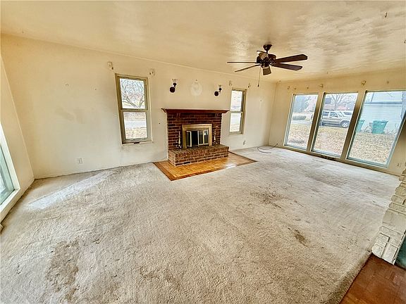 5th image of 274 E Christine Dr