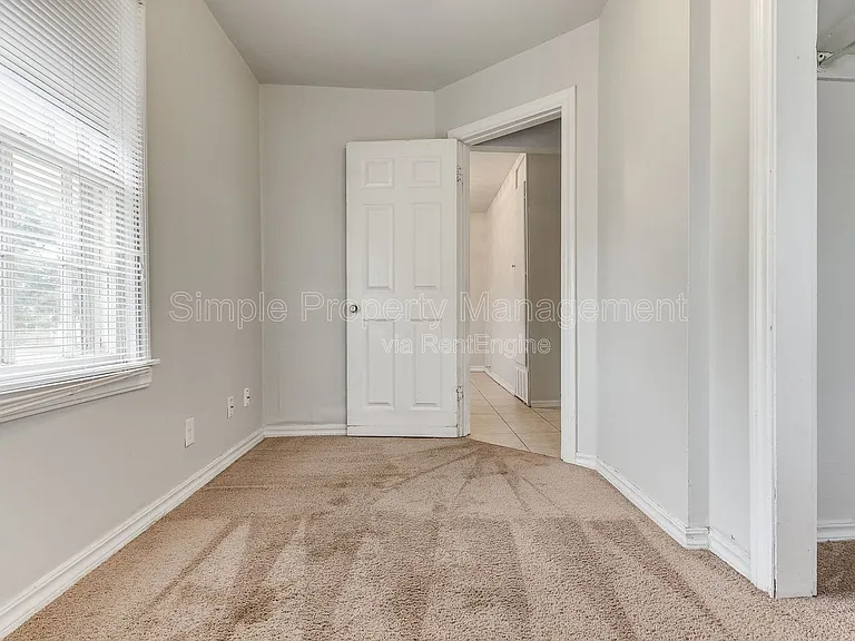 7105 NW 39th St — Photo 9