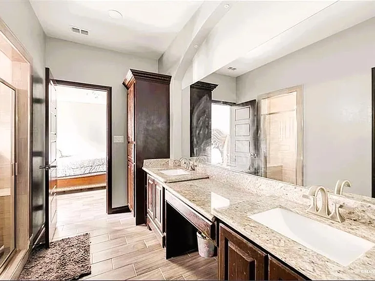 5504 San Roman Dr — Photo 9