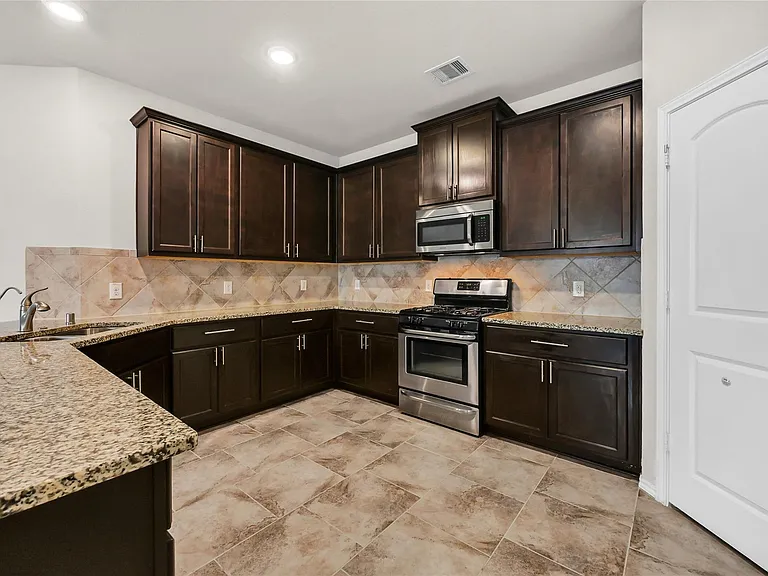 23723 Giardini Dr — Photo 12