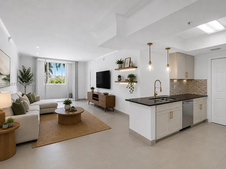2000 N Bayshore Dr #211 — Photo 4