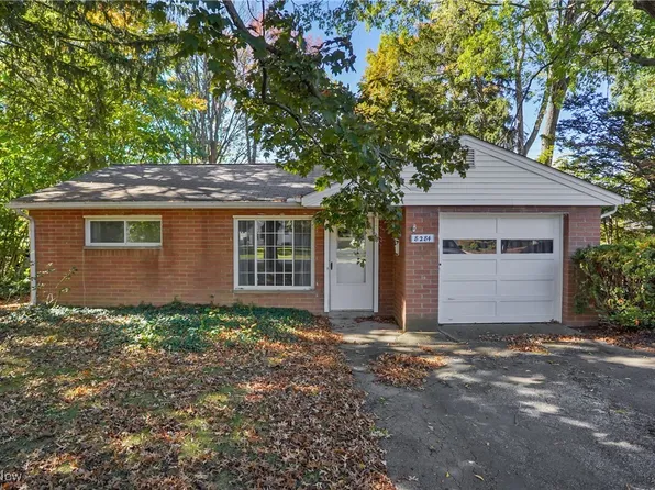 8284 Westmoor Rd, Mentor, OH 44060