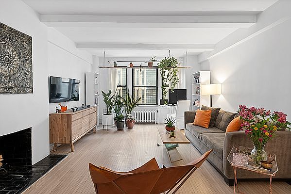 1st image of 339 E 58th St APT 4A