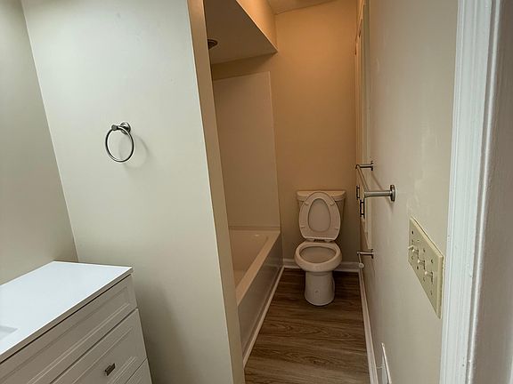 5th image of 6212 Olde Towne Dr #B
