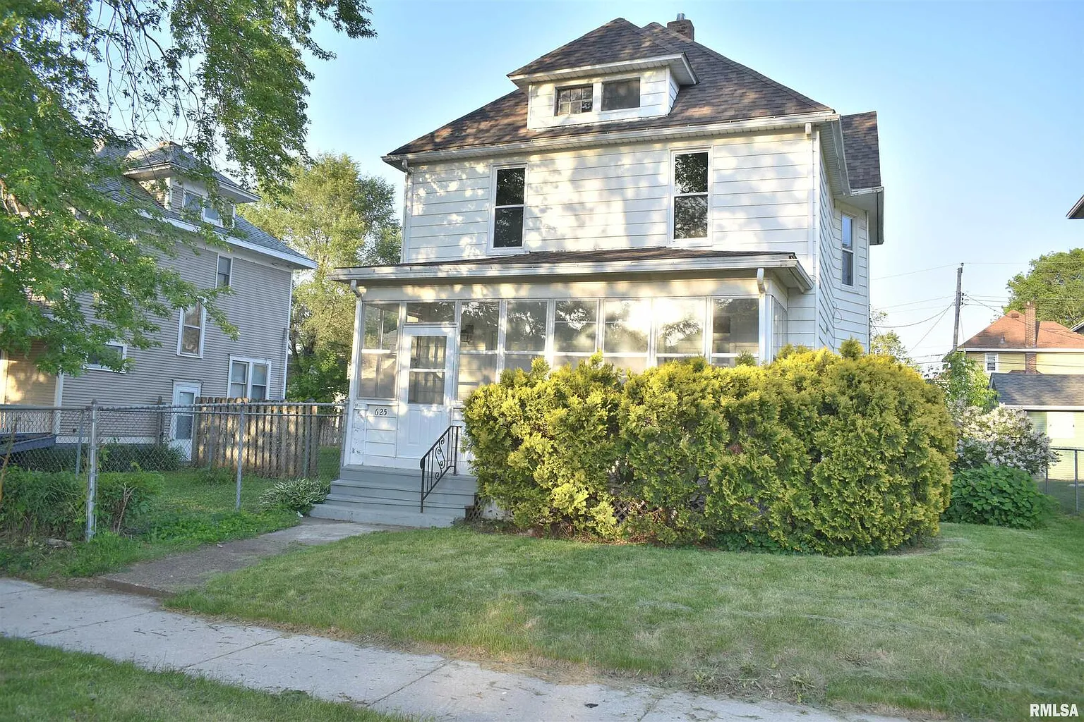 625 40th St photo 1