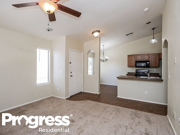 4th image of 1055 E Palomino Way