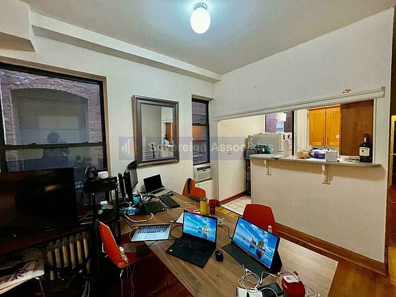 4th image of 215 W 106th St #3S