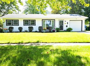 425 Bridle Ln, Berea, OH 44017