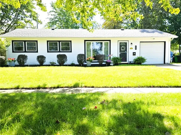 425 Bridle Ln, Berea, OH 44017