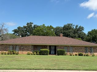 1210 W Westhill Dr, Cleburne, TX 76033