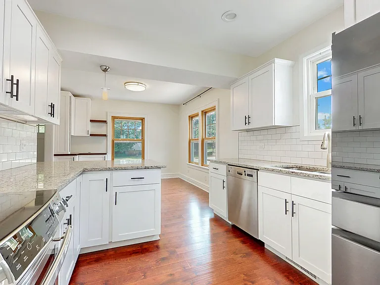 1492 S Jefferson St — Photo 12